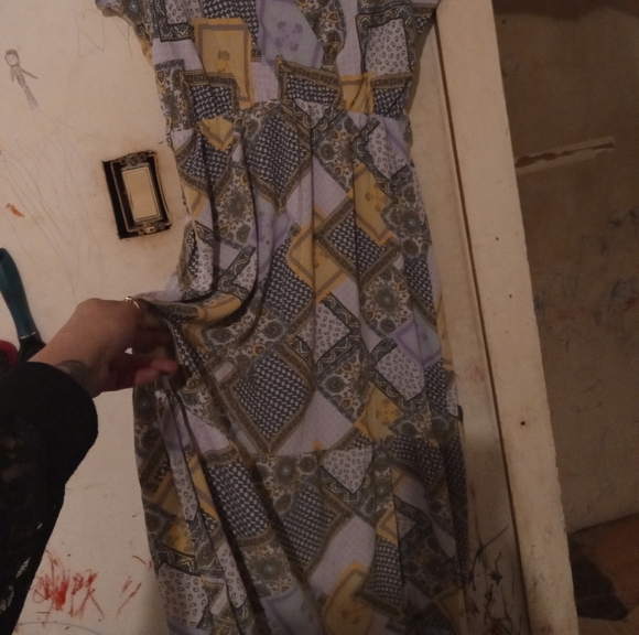 Beautiful, long, flowy maxi dress. Size M-L - Picture 3 of 4